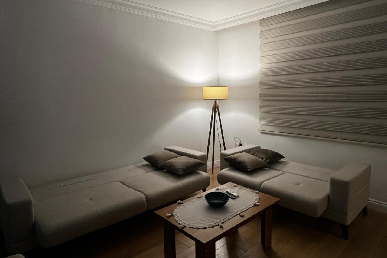 Stylish 3 Bedroom Apartment In キレニア エクステリア 写真