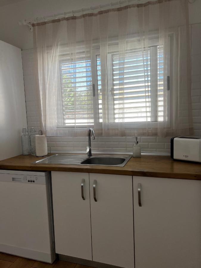 Stylish 3 Bedroom Apartment In キレニア エクステリア 写真