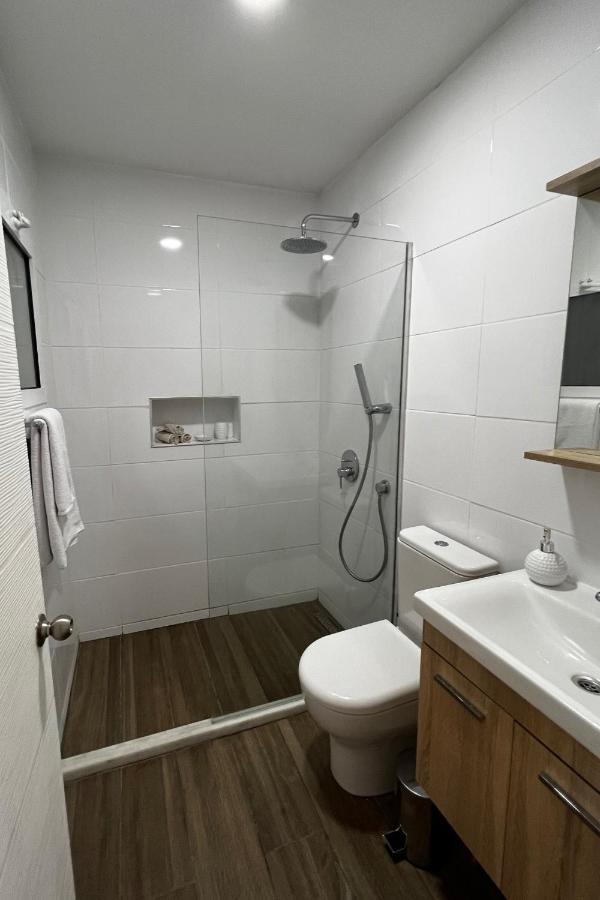 Stylish 3 Bedroom Apartment In キレニア エクステリア 写真