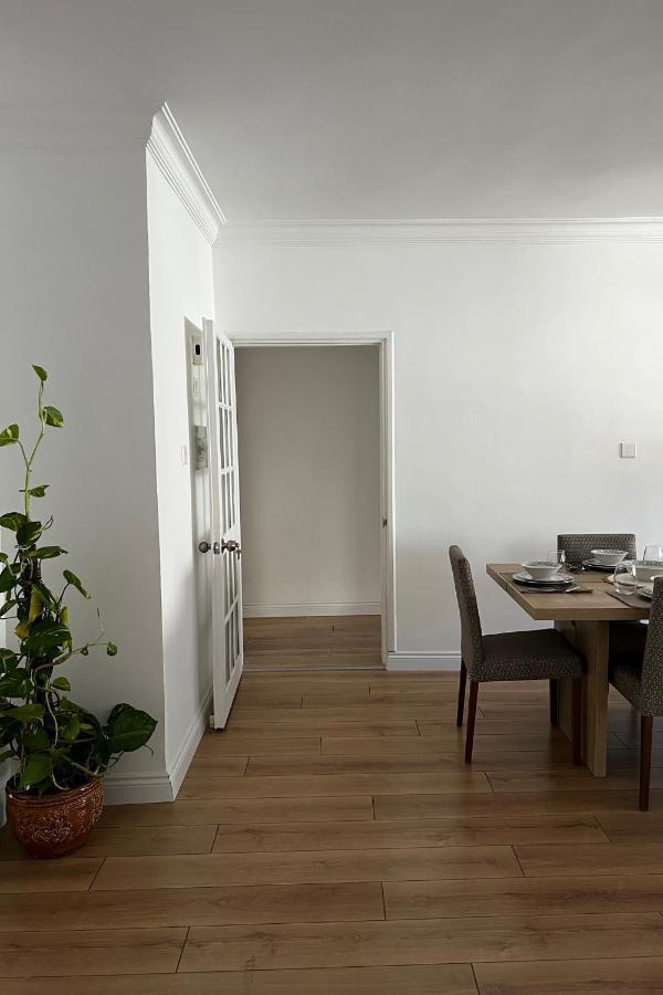 Stylish 3 Bedroom Apartment In キレニア エクステリア 写真